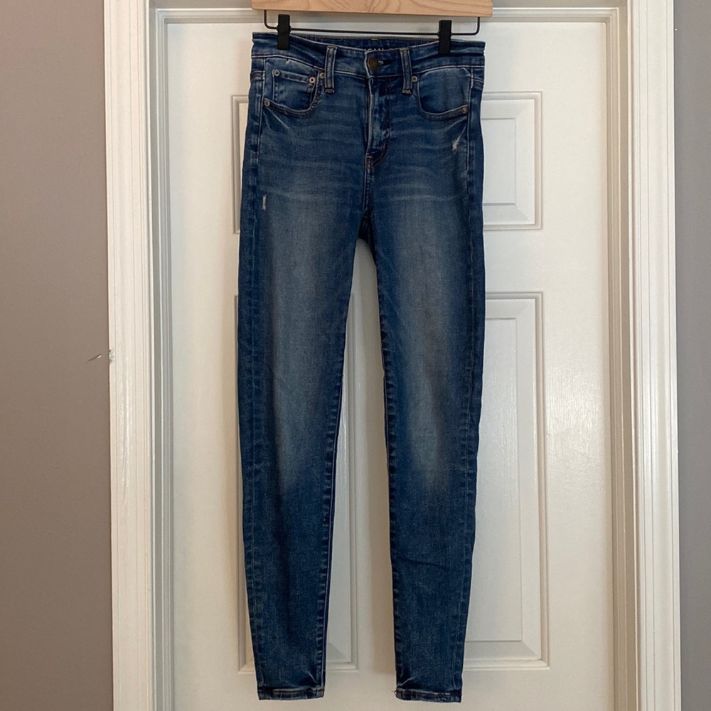 American Eagle Women’s Distressed Jeggings, size 2, High-Rise
